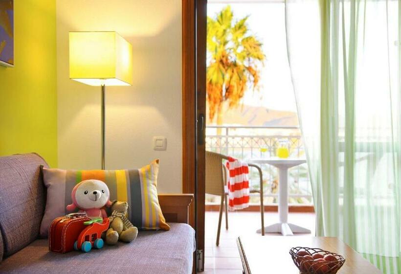 استودیوی استاندارد, Coral Compostela Beach