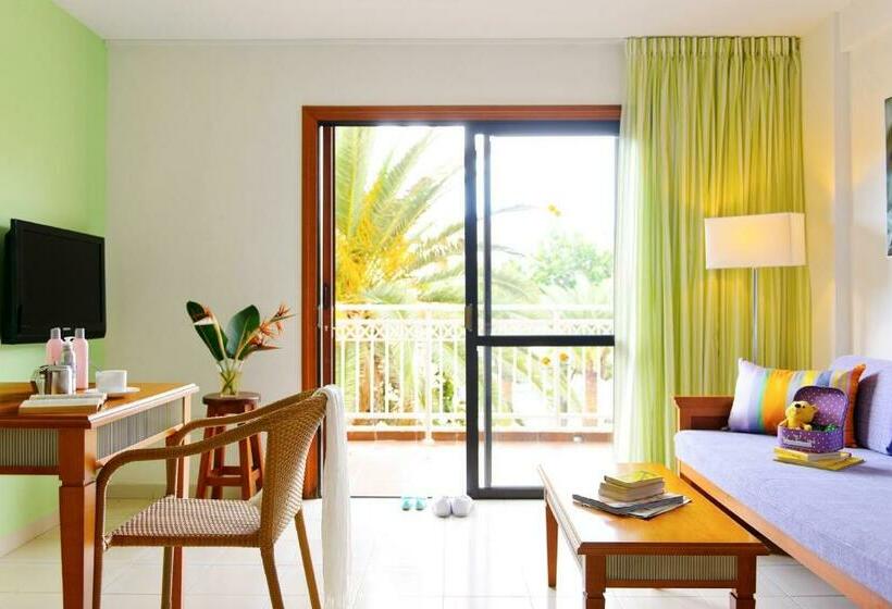 استودیوی استاندارد, Coral Compostela Beach