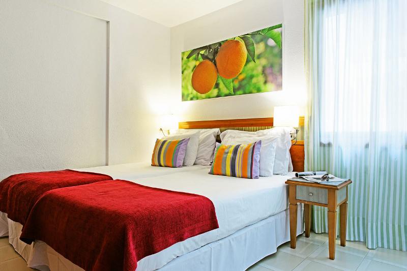 استودیوی استاندارد, Coral Compostela Beach