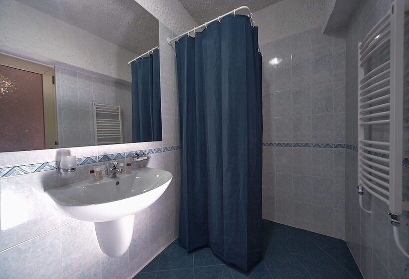 חדר סטנדרט, Akord