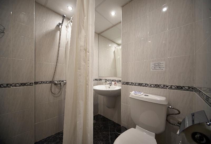 חדר סטנדרט יחיד, Akord