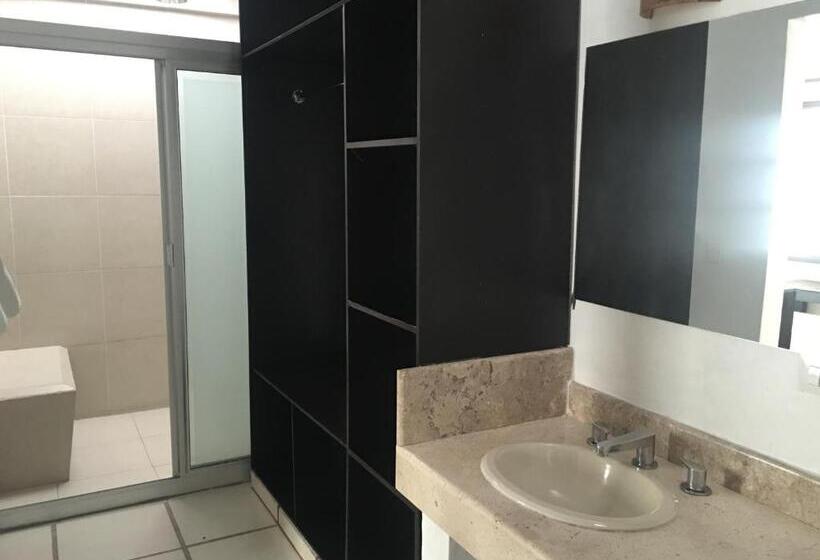 ファミリールーム, Calli Quetzalcoatl