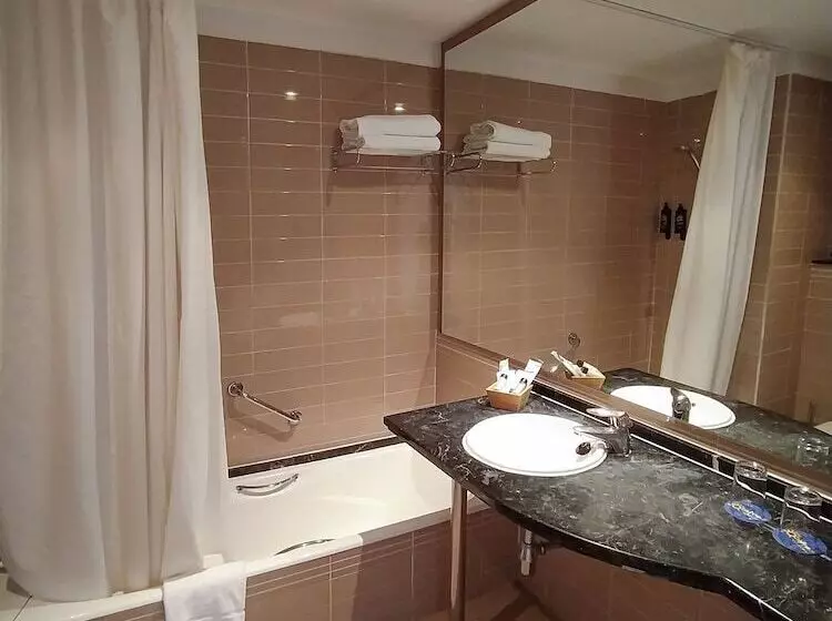 سوییت جونیور, Ohtels Campo de Gibraltar