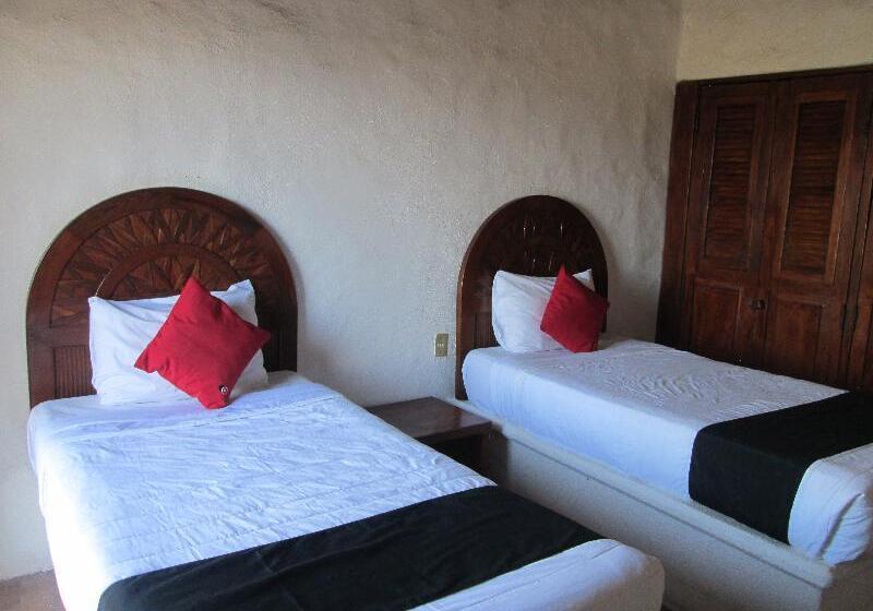 جناح جونيور, Plaza Tucanes Manzanillo