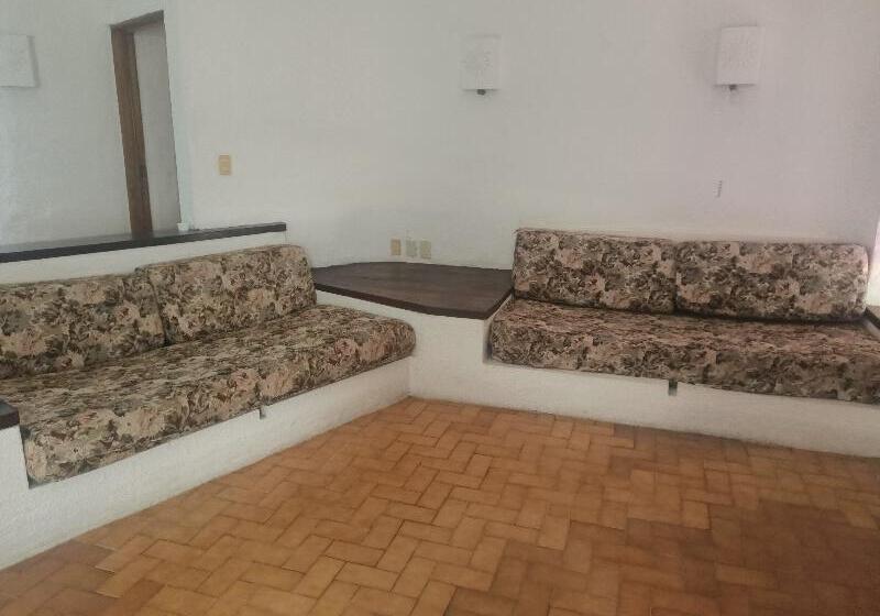 جناح جونيور, Plaza Tucanes Manzanillo