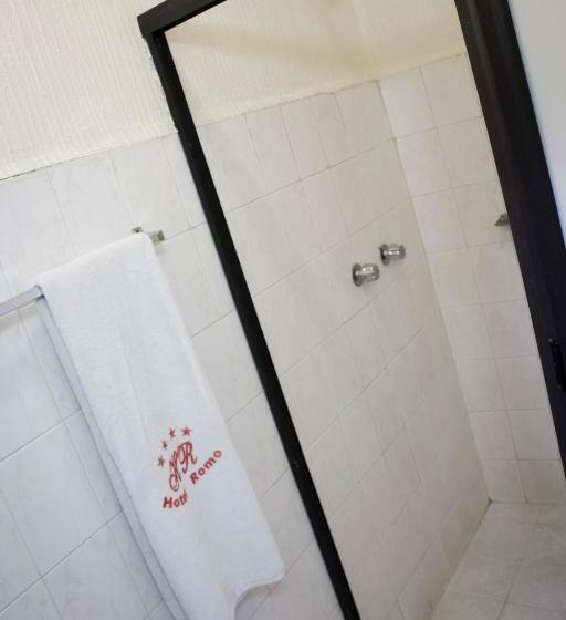 غرفة قياسية ثلاثية, Romo