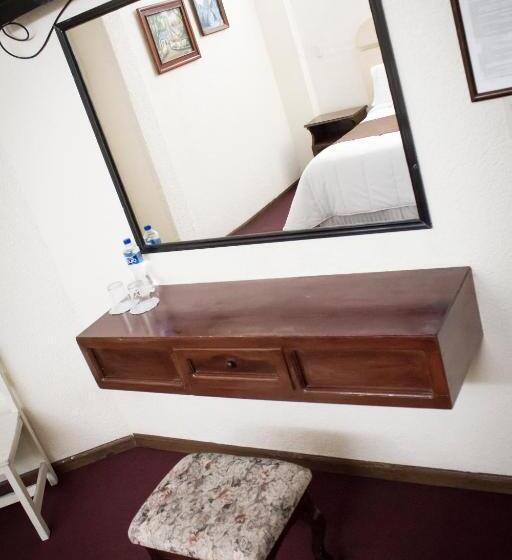 غرفة قياسية رباعية, Romo