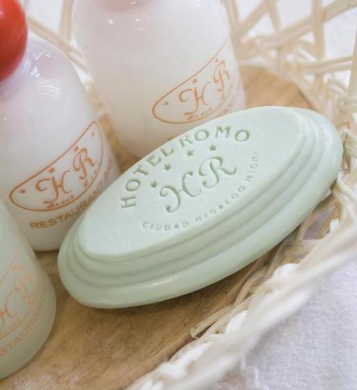 غرفة قياسية رباعية, Romo