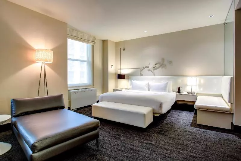 身障者適用キングサイズベッドルーム, THE MIDLAND HOTEL, Chicago, a Tribute Portfolio Hotel