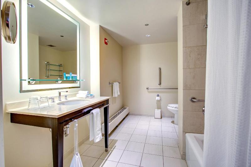 اتاق استاندارد با تخت بزرگ برای معلولان, THE MIDLAND HOTEL, Chicago, a Tribute Portfolio Hotel