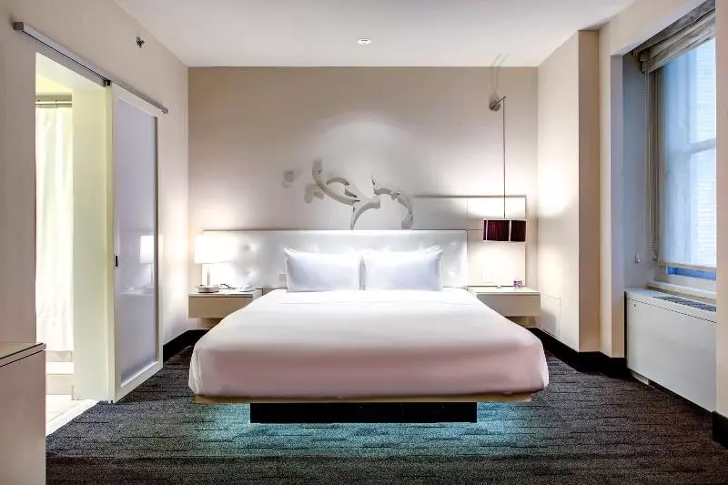 身障者適用キングサイズベッドルーム, THE MIDLAND HOTEL, Chicago, a Tribute Portfolio Hotel