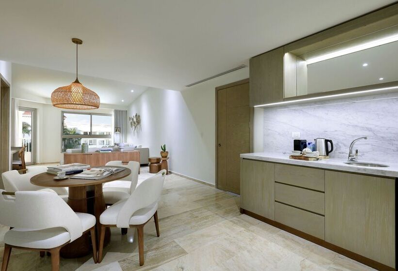 2 Bedrooms Master Suite