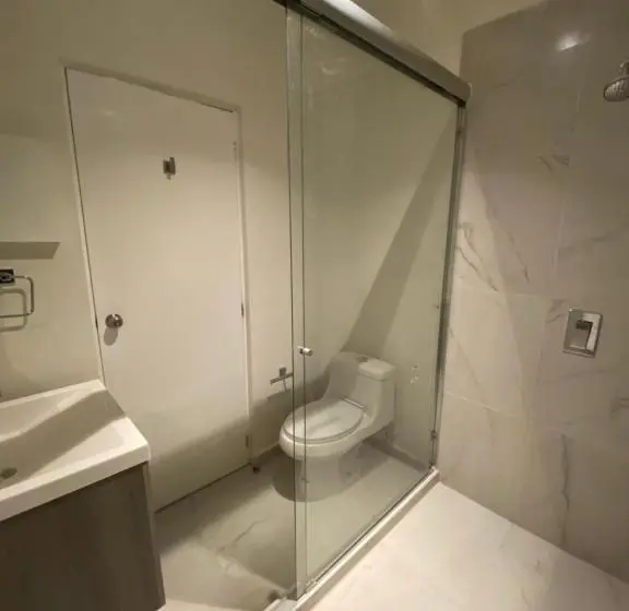 سوییت لوکس, Casa Londres