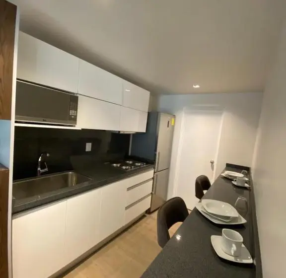 سوییت لوکس, Casa Londres