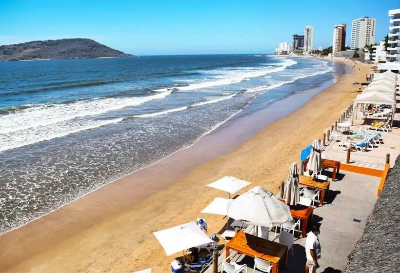 اتاق سوپریور, Costa De Oro Beach