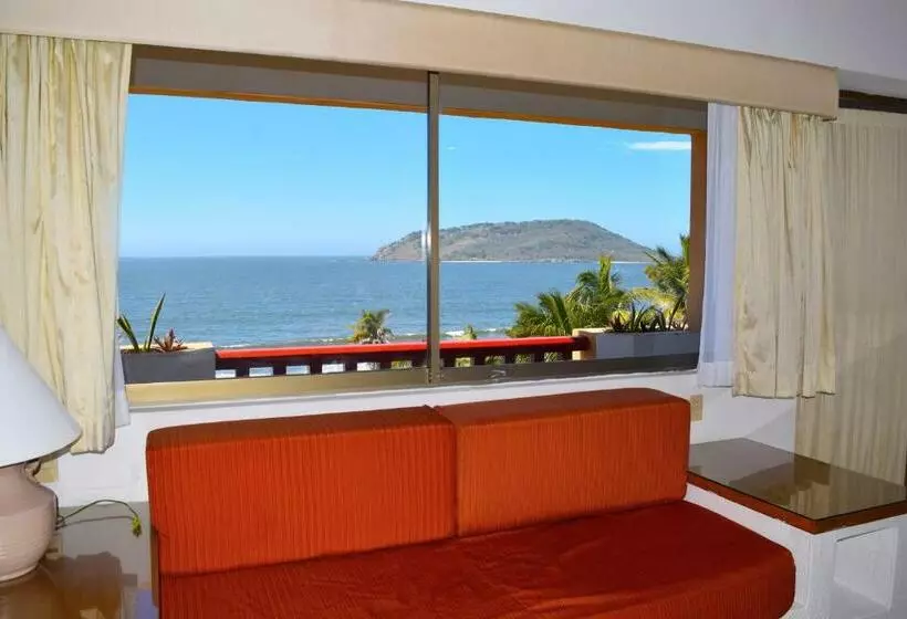 سوییت با چشمانداز دریا, Costa De Oro Beach