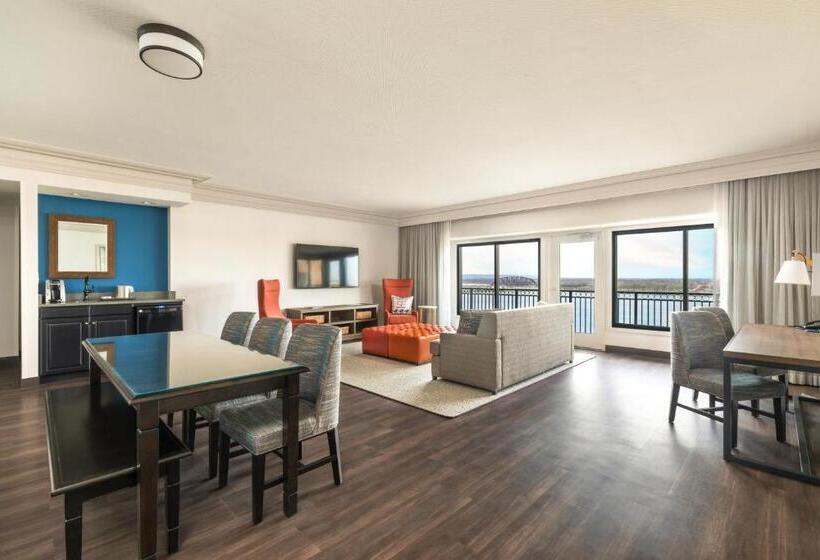 سوئیت دولوکس با چشمانداز, Galt House Hotel, A Trademark Collection