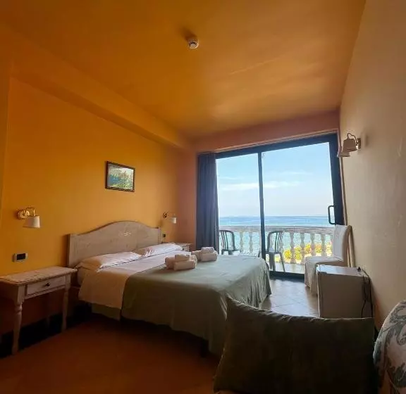 اتاق لوکس با بالکن و چشم‌انداز دریا, La Playa Blanca