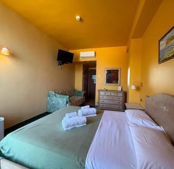 اتاق لوکس با بالکن و چشم‌انداز دریا, La Playa Blanca