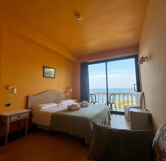 Habitación Estándar Vista Mar con Balcón, La Playa Blanca
