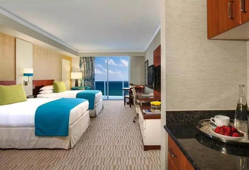 اتاق لوکس با چشم‌انداز دریا, Trump International Beach Resort