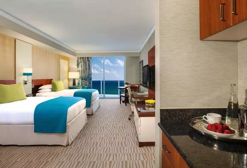 اتاق لوکس با چشم‌انداز دریا, Trump International Beach Resort