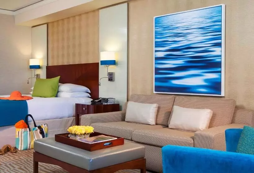 سوئیت جونیور با چشم‌انداز, Trump International Beach Resort
