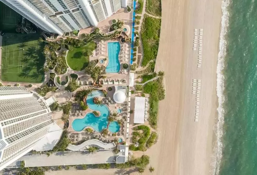 سوییت با چشم‌انداز دریا, Trump International Beach Resort