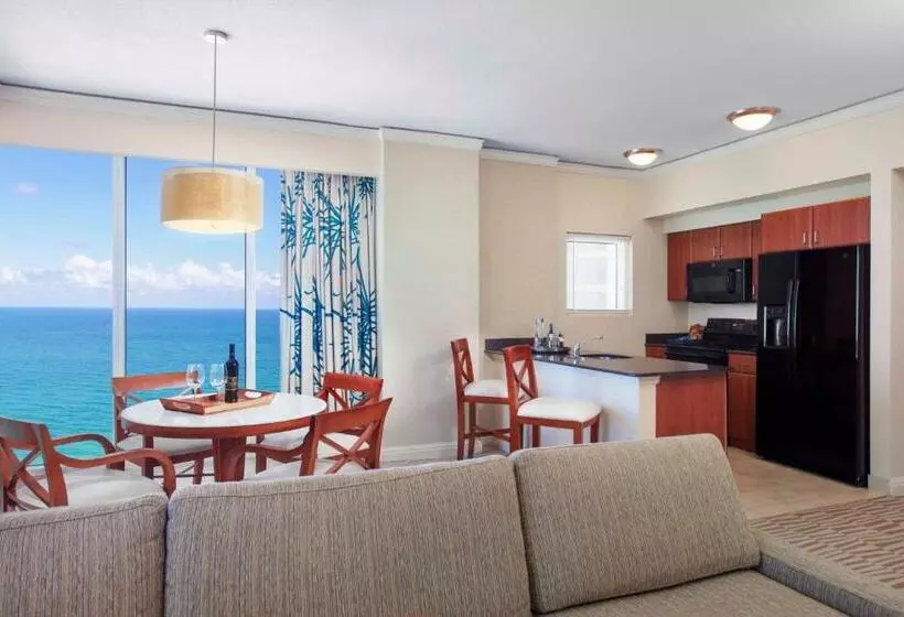 سوییت با چشم‌انداز دریا, Trump International Beach Resort