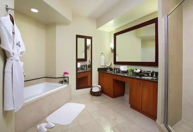 سوییت با چشم‌انداز دریا, Trump International Beach Resort
