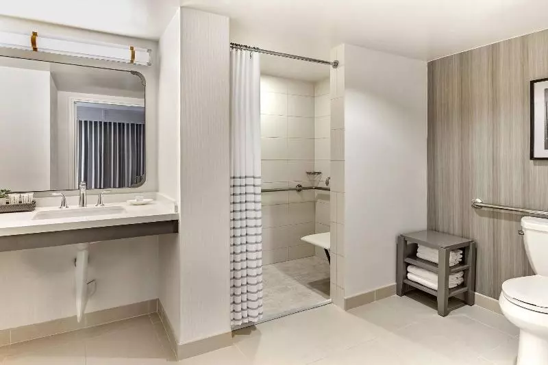 اتاق استاندارد با تخت بزرگ, Westdrift Manhattan Beach Autograph Collection