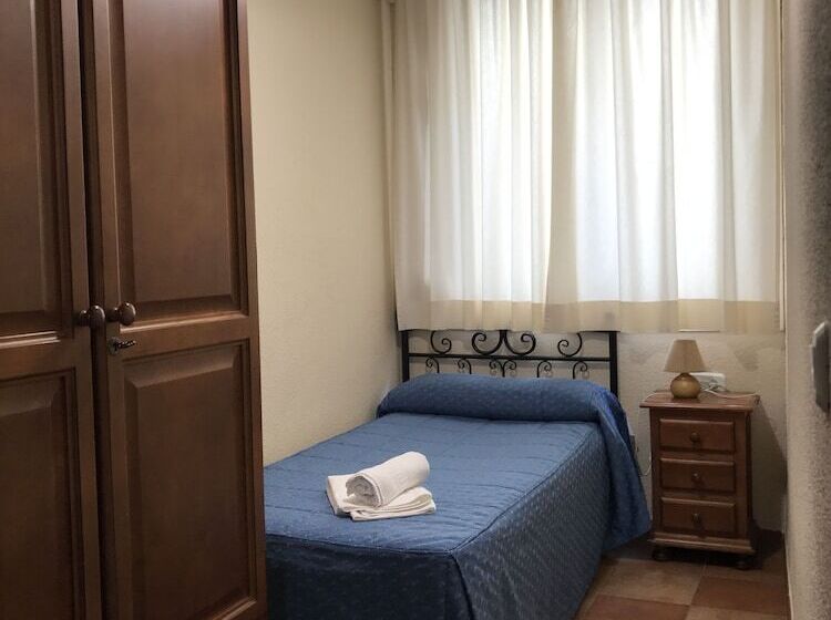 اتاق استاندارد یک نفره, Hostal El Pilar