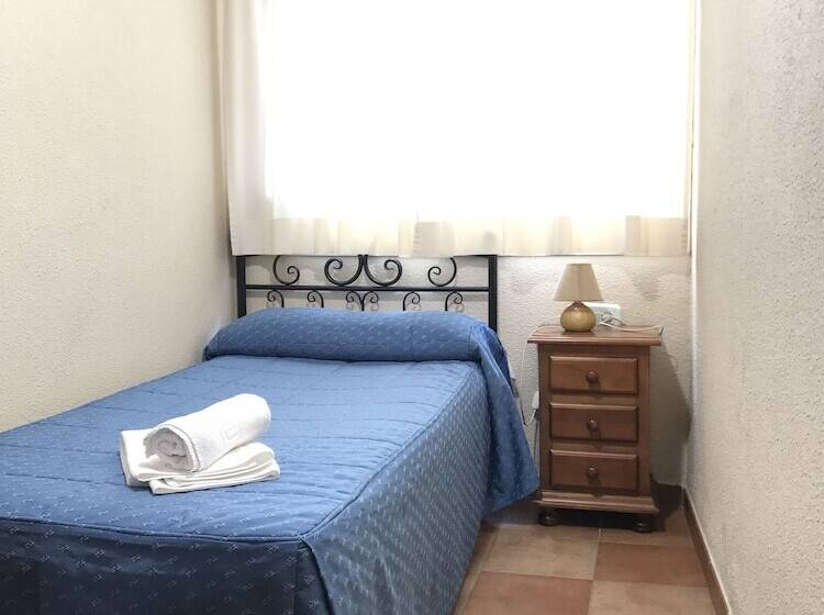 اتاق استاندارد یک نفره, Hostal El Pilar