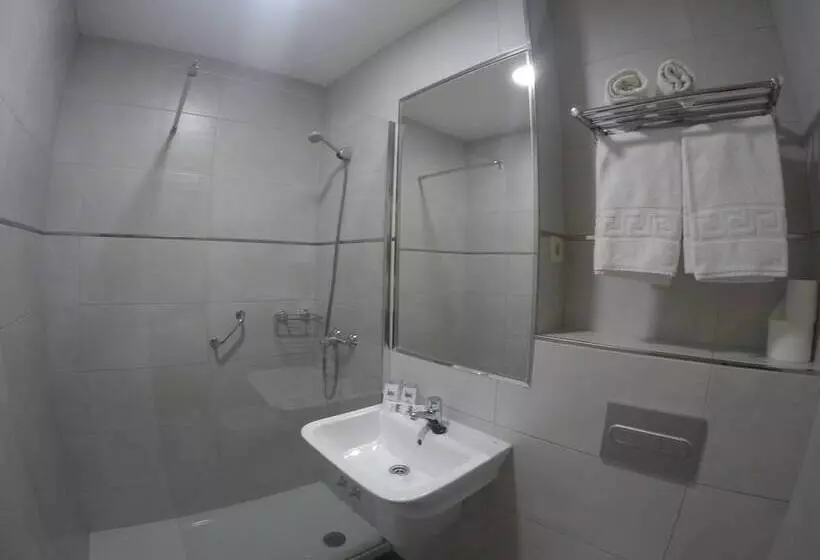 اتاق استاندارد چهار تخته, Hostal El Pilar