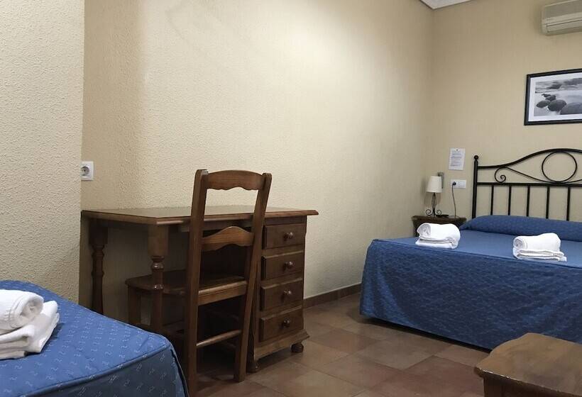 اتاق استاندارد چهار تخته, Hostal El Pilar