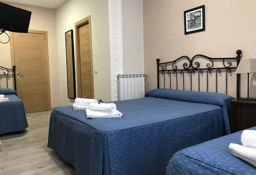 اتاق استاندارد چهار تخته, Hostal El Pilar