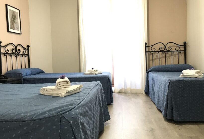 اتاق استاندارد چهار تخته, Hostal El Pilar