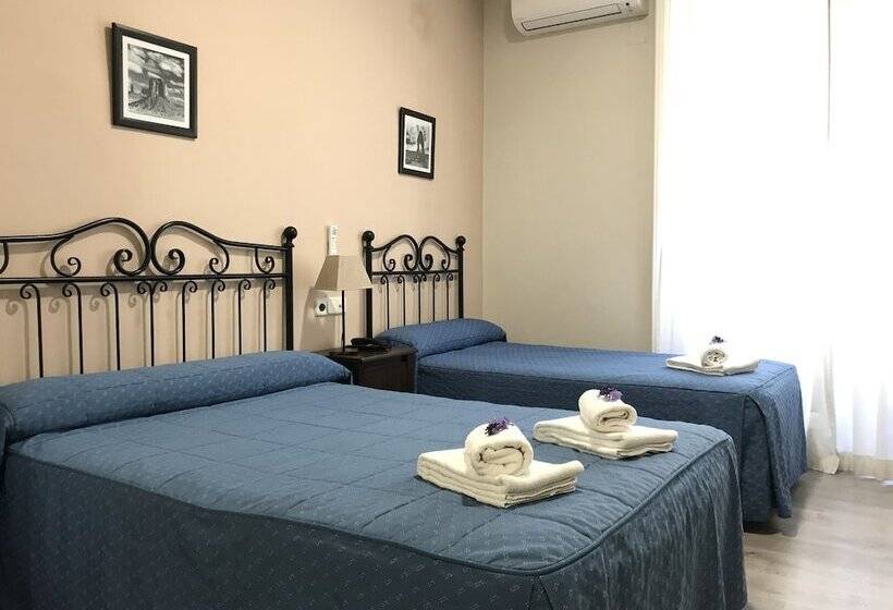 اتاق استاندارد سه نفره, Hostal El Pilar
