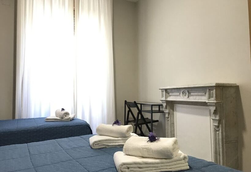 اتاق استاندارد سه نفره, Hostal El Pilar