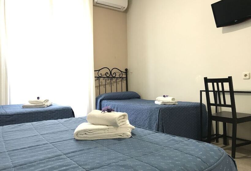 اتاق استاندارد سه نفره, Hostal El Pilar