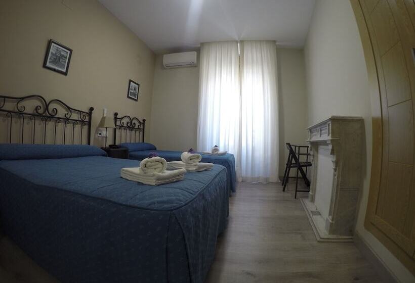 اتاق استاندارد سه نفره, Hostal El Pilar