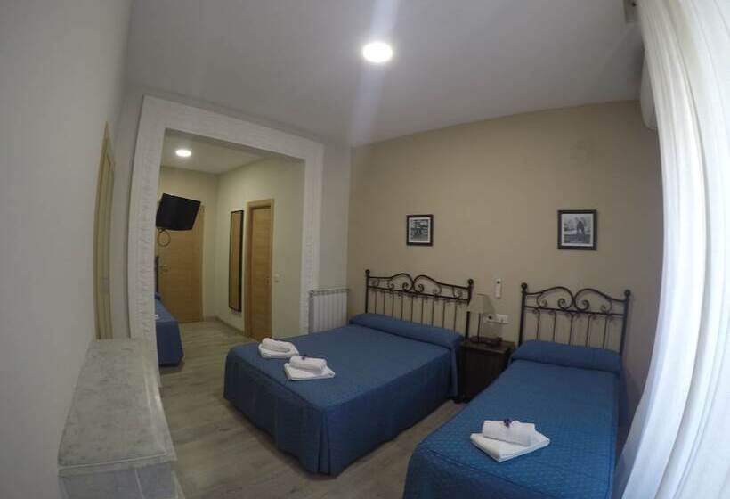 اتاق استاندارد سه نفره, Hostal El Pilar