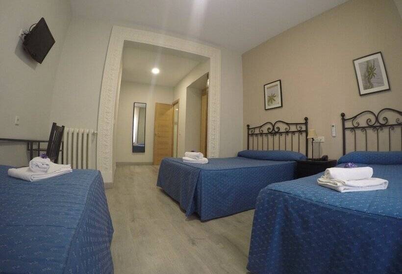 اتاق استاندارد چهار تخته, Hostal El Pilar