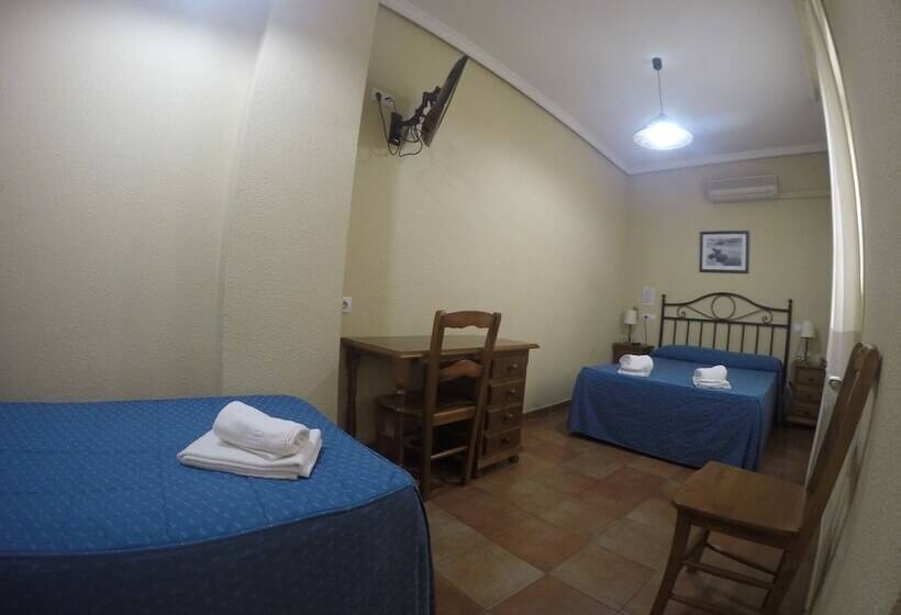 اتاق استاندارد چهار تخته, Hostal El Pilar