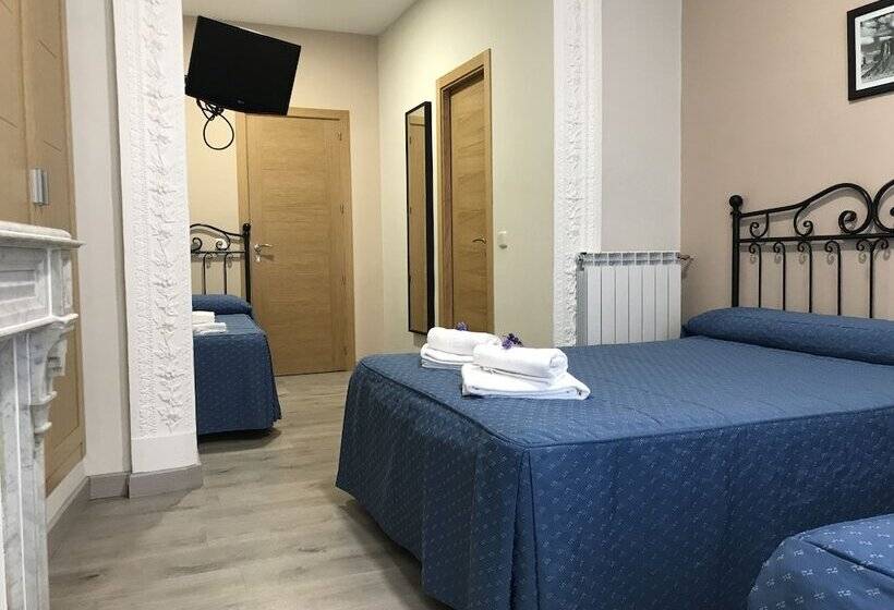 اتاق استاندارد چهار تخته, Hostal El Pilar