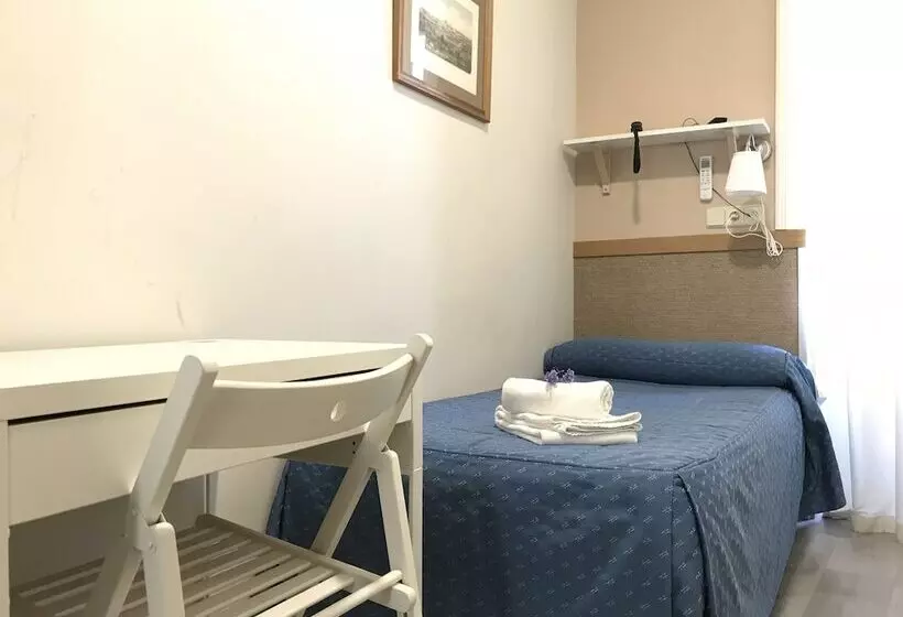 اتاق استاندارد یک نفره, Hostal El Pilar