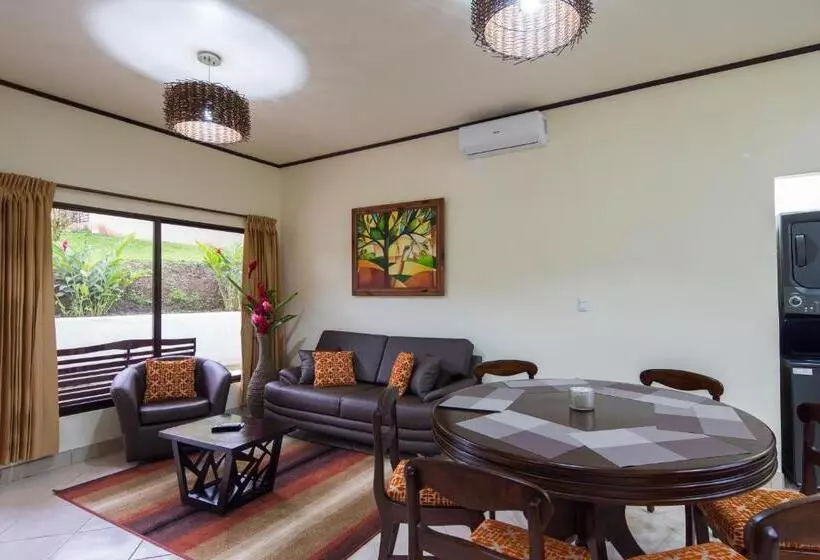 ویلای 2 خوابه, Arenal Volcano Inn
