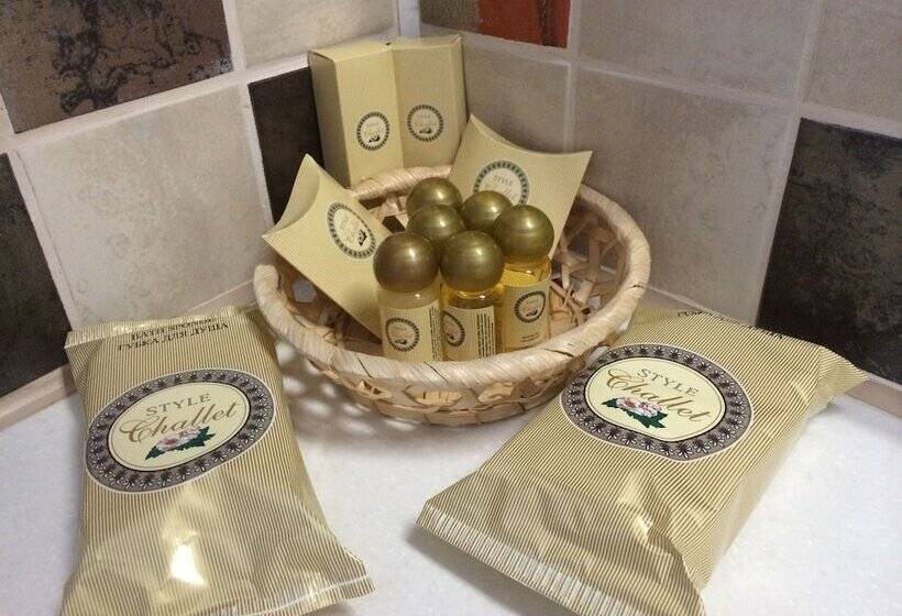 חדר דלוקס, Herzen House