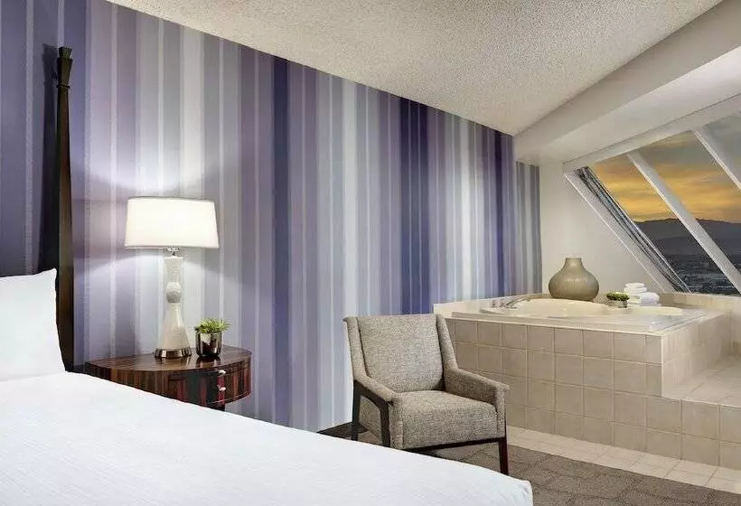 キングサイズベッドのスイートルーム, Luxor Hotel And Casino