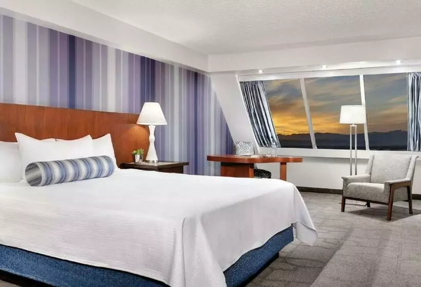 キングサイズベッドのスタンダードルーム, Luxor Hotel And Casino